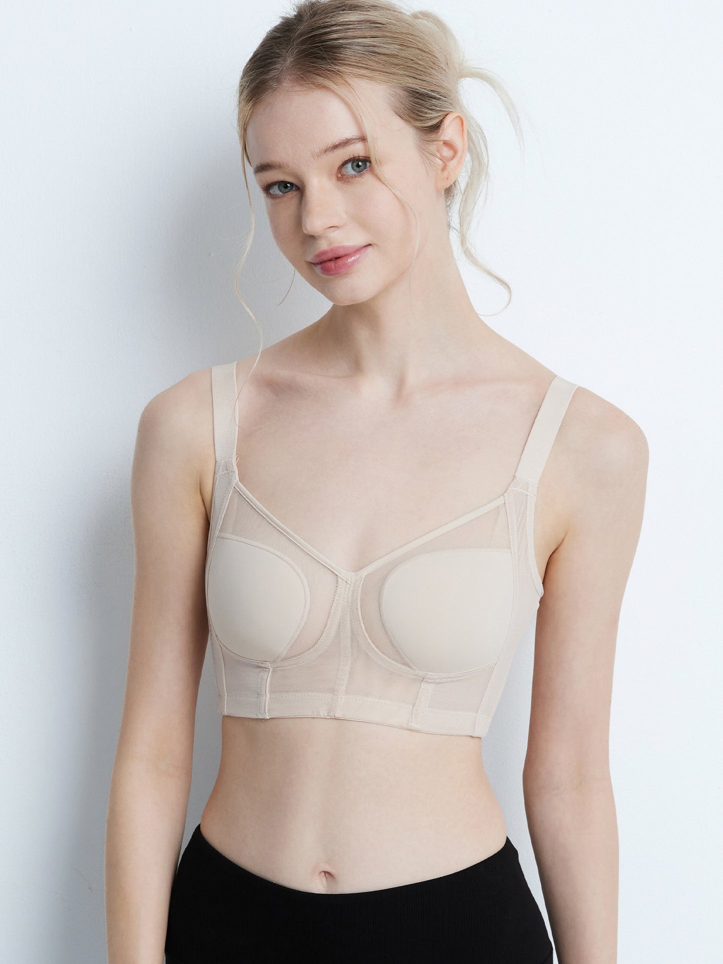 胸を小さく見せるブラ