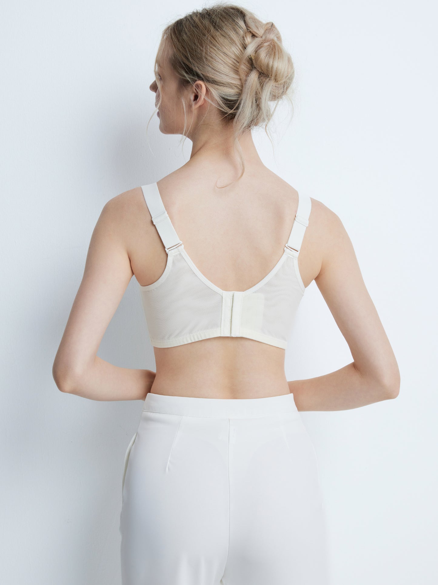 胸を小さく見せるブラ 小さく見せる ブラ