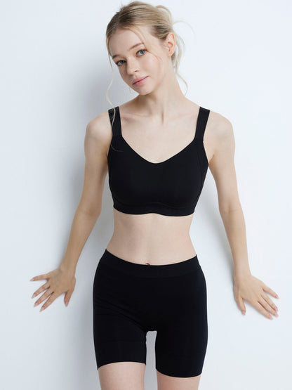 胸を小さく見せるブラ