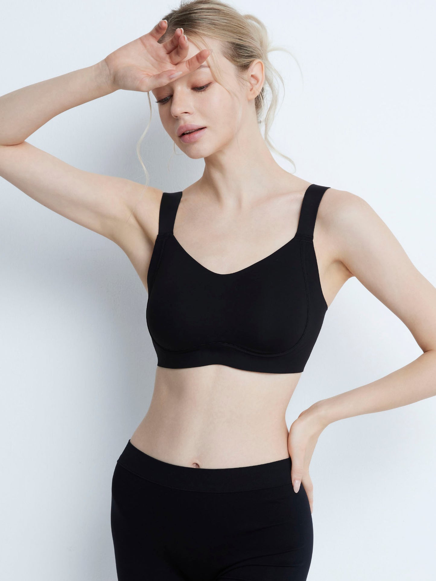 胸を小さく見せるブラ