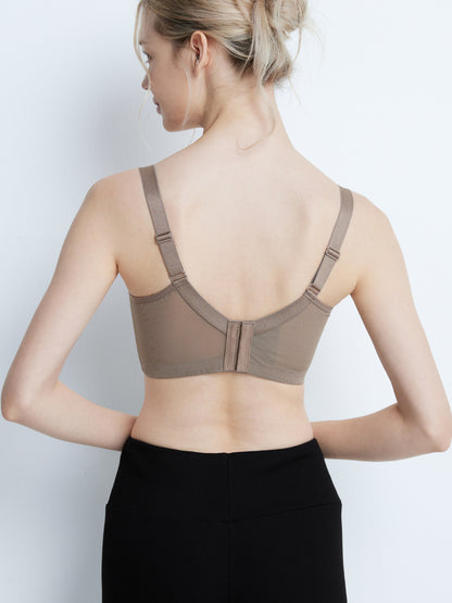 胸を小さく見せるブラ