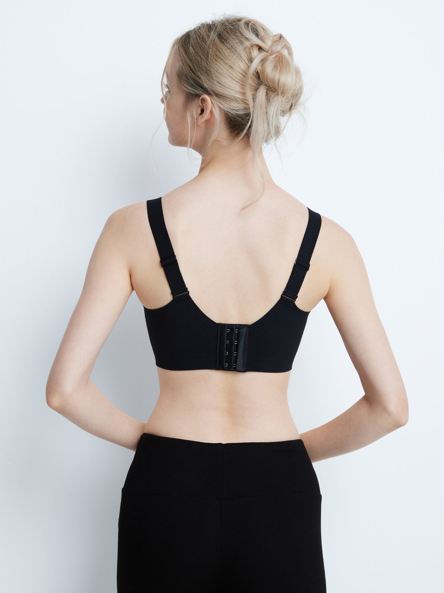 胸を小さく見せるブラ 小さく見せる ブラ