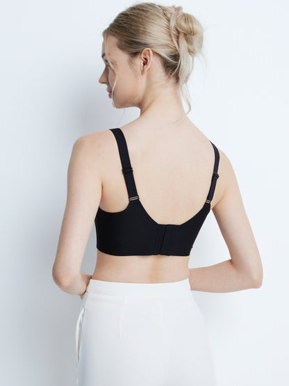 胸を小さく見せるブラ